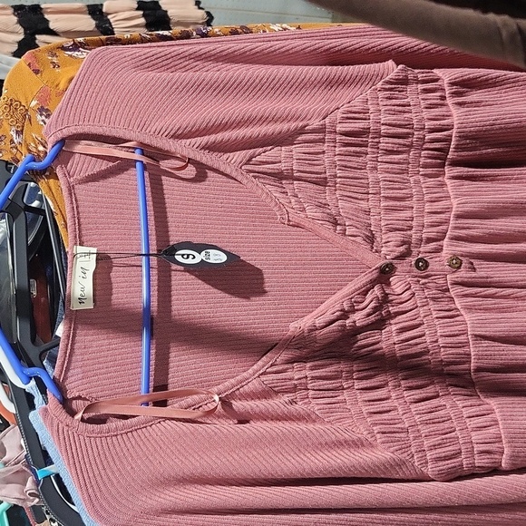 New In Pink Top Size Small - Picture 1 of 8